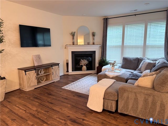 18333 Palisades Ct, Moseley, VA 23120