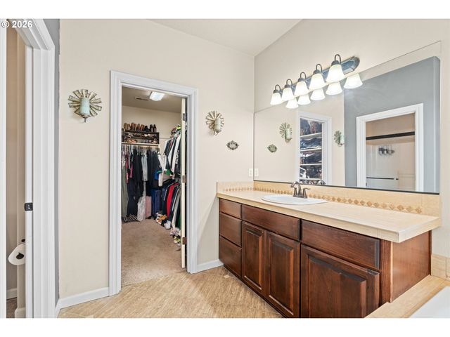 14707 SUGARPINE St, Oregon City, OR 97045