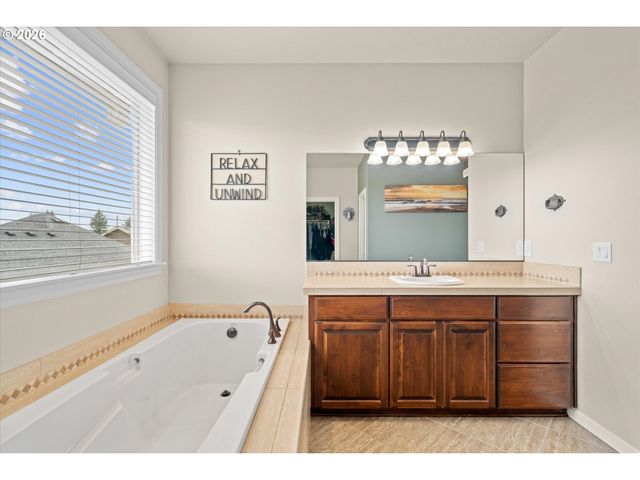 14707 SUGARPINE St, Oregon City, OR 97045