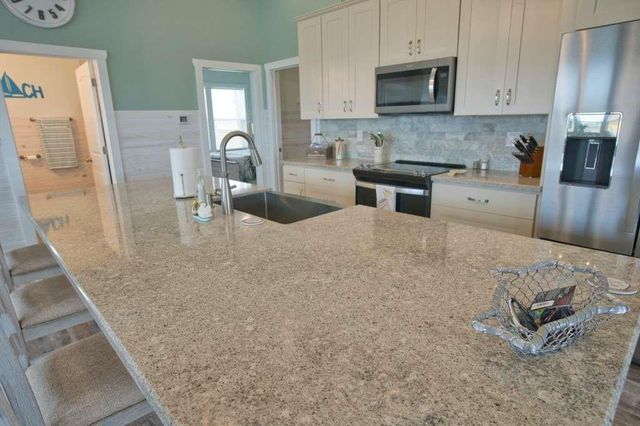 517 Private Road 675, Sargent, TX 77414