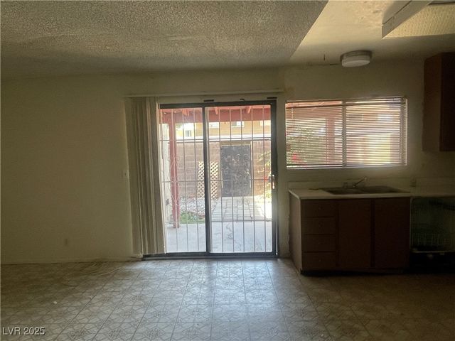 2482 Paradise Village Way, Las Vegas, NV 89120