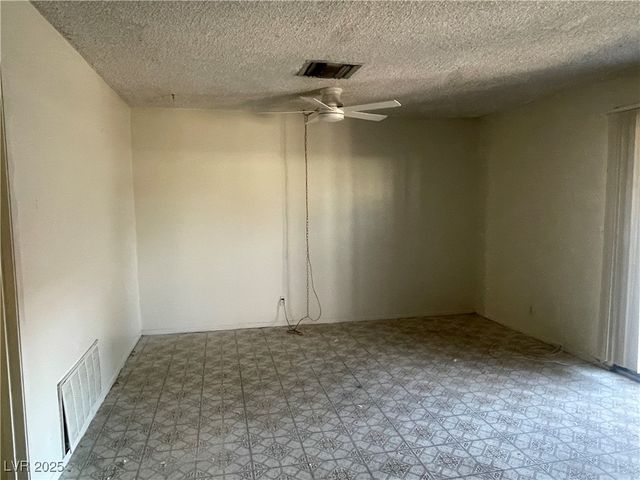 2482 Paradise Village Way, Las Vegas, NV 89120