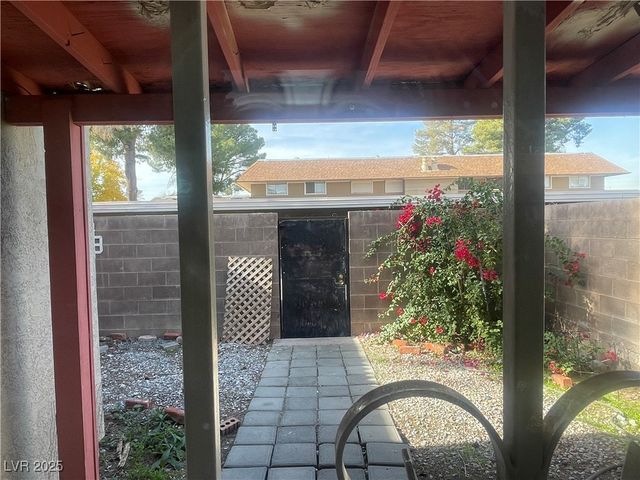 2482 Paradise Village Way, Las Vegas, NV 89120