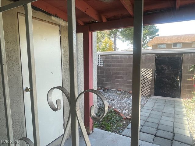 2482 Paradise Village Way, Las Vegas, NV 89120