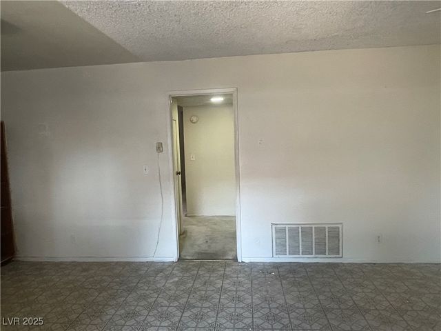 2482 Paradise Village Way, Las Vegas, NV 89120