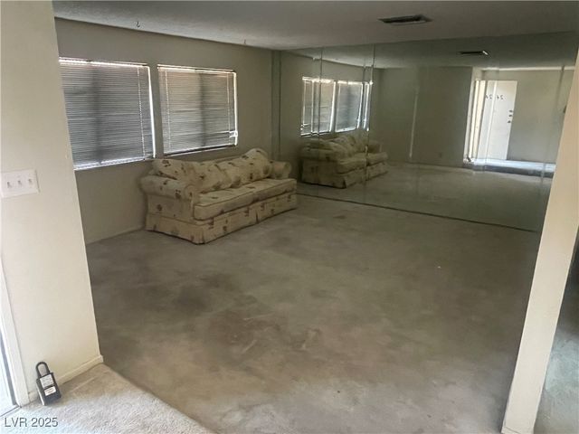 2482 Paradise Village Way, Las Vegas, NV 89120