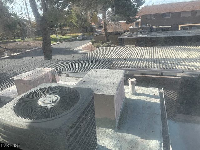 2482 Paradise Village Way, Las Vegas, NV 89120