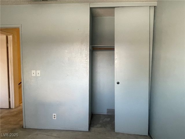 2482 Paradise Village Way, Las Vegas, NV 89120