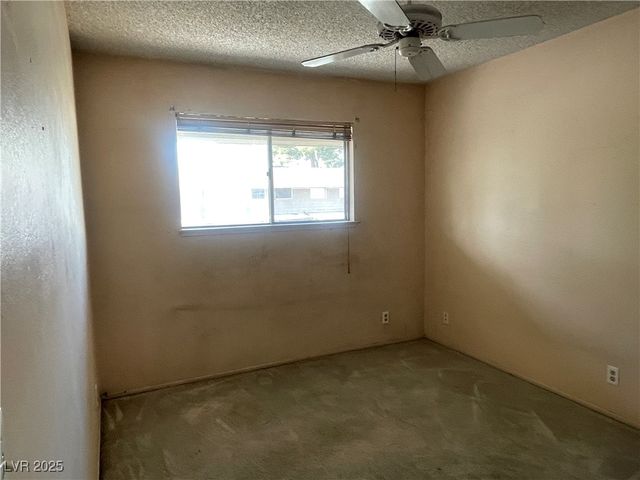 2482 Paradise Village Way, Las Vegas, NV 89120