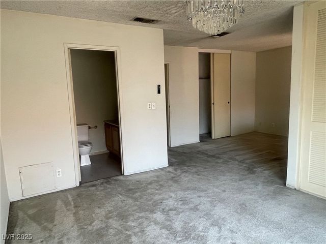 2482 Paradise Village Way, Las Vegas, NV 89120