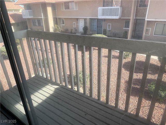 2482 Paradise Village Way, Las Vegas, NV 89120