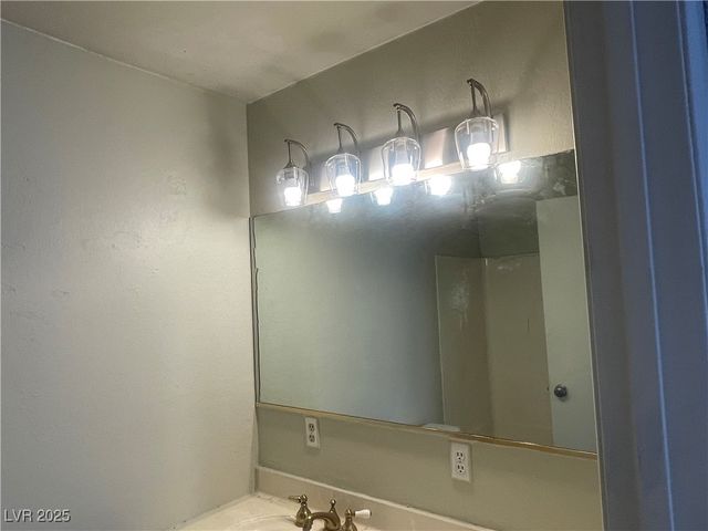 2482 Paradise Village Way, Las Vegas, NV 89120