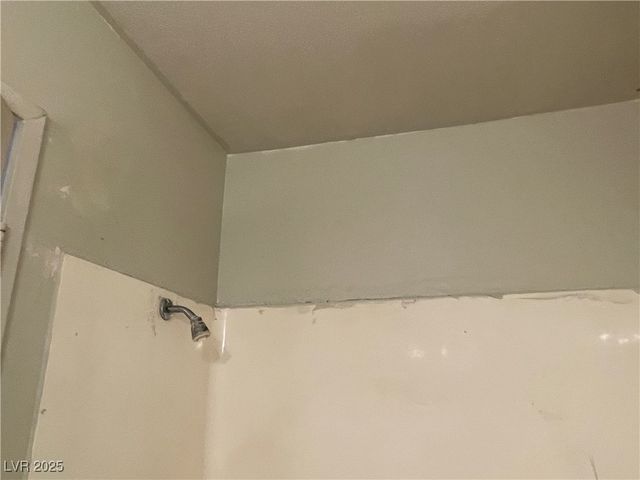 2482 Paradise Village Way, Las Vegas, NV 89120