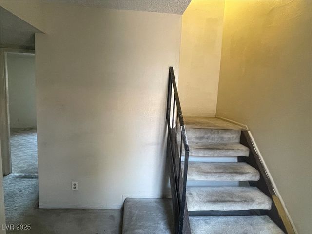 2482 Paradise Village Way, Las Vegas, NV 89120