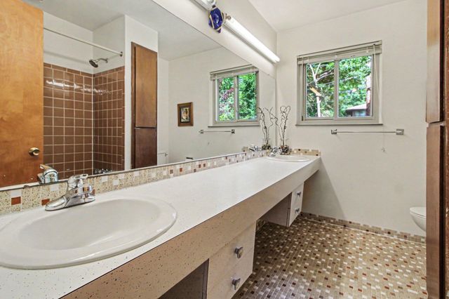 2230 Manchester Road, Ann Arbor, MI 48104