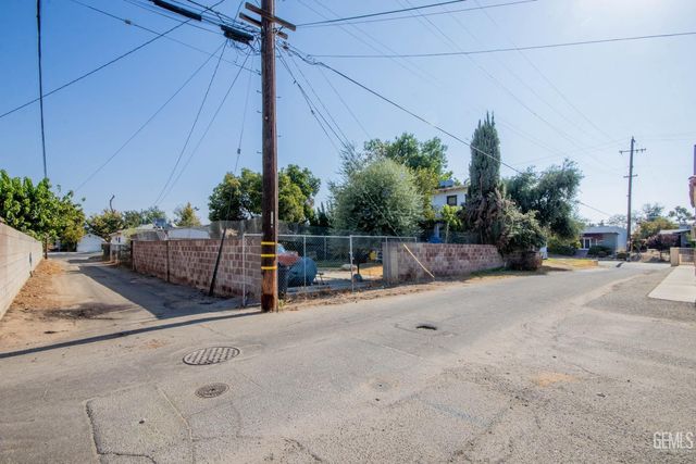 1910 Baker Street, Bakersfield, CA 93305