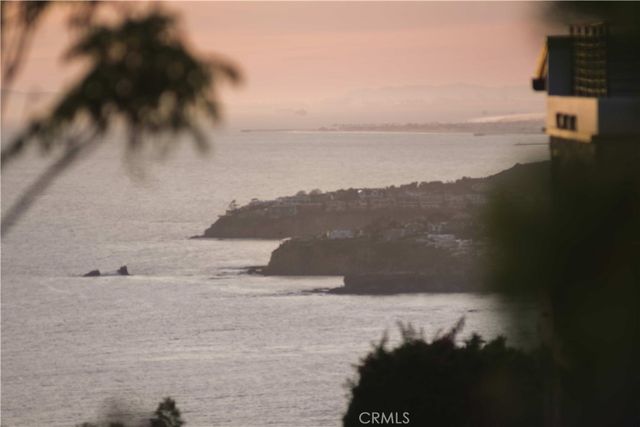 683 Alta Vista Way, Laguna Beach, CA 92651
