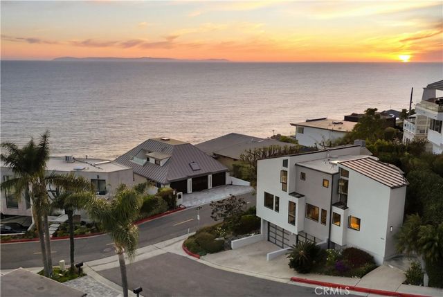 683 Alta Vista Way, Laguna Beach, CA 92651