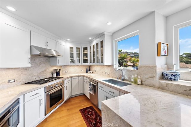683 Alta Vista Way, Laguna Beach, CA 92651