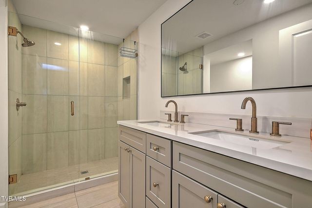 3718 Cheekwood Drive, Kingsport, TN 37660