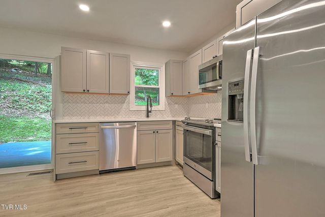 3718 Cheekwood Drive, Kingsport, TN 37660