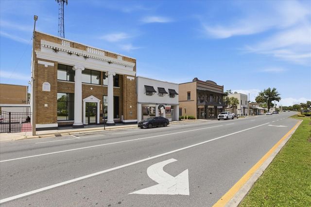 61 N CENTRAL AVENUE, Umatilla, FL 32784
