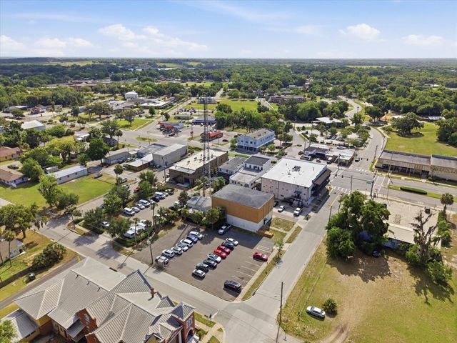 61 N CENTRAL AVENUE, Umatilla, FL 32784