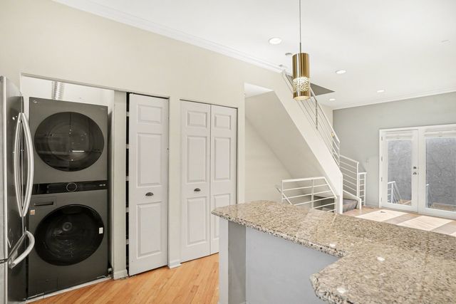 2940 N Lakewood Avenue 7, Chicago, IL 60657