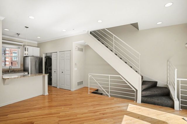 2940 N Lakewood Avenue 7, Chicago, IL 60657