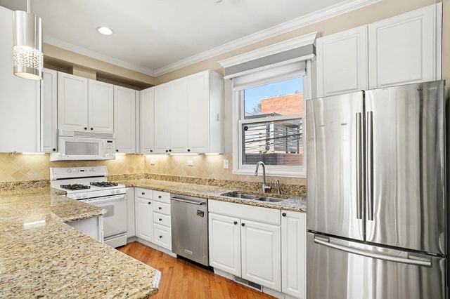 2940 N Lakewood Avenue 7, Chicago, IL 60657