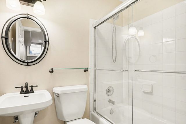 2940 N Lakewood Avenue 7, Chicago, IL 60657