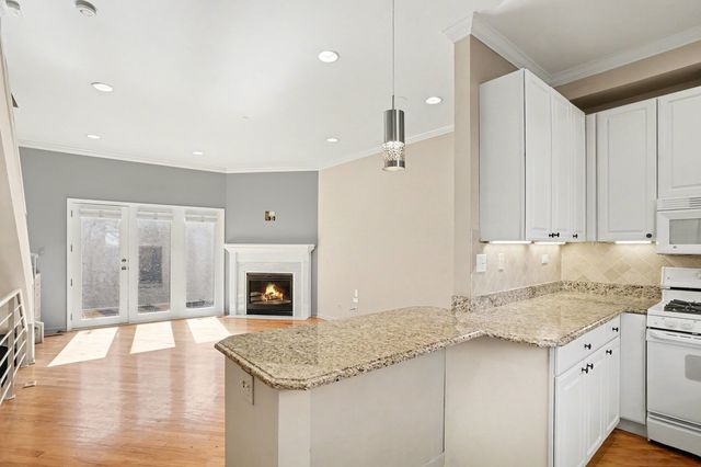 2940 N Lakewood Avenue 7, Chicago, IL 60657