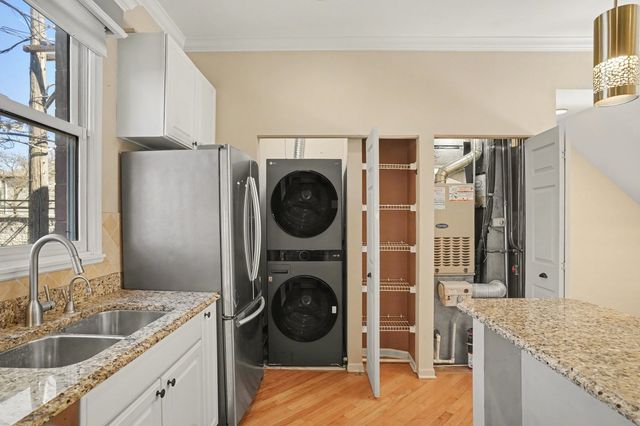 2940 N Lakewood Avenue 7, Chicago, IL 60657