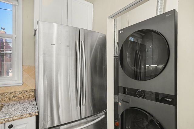 2940 N Lakewood Avenue 7, Chicago, IL 60657