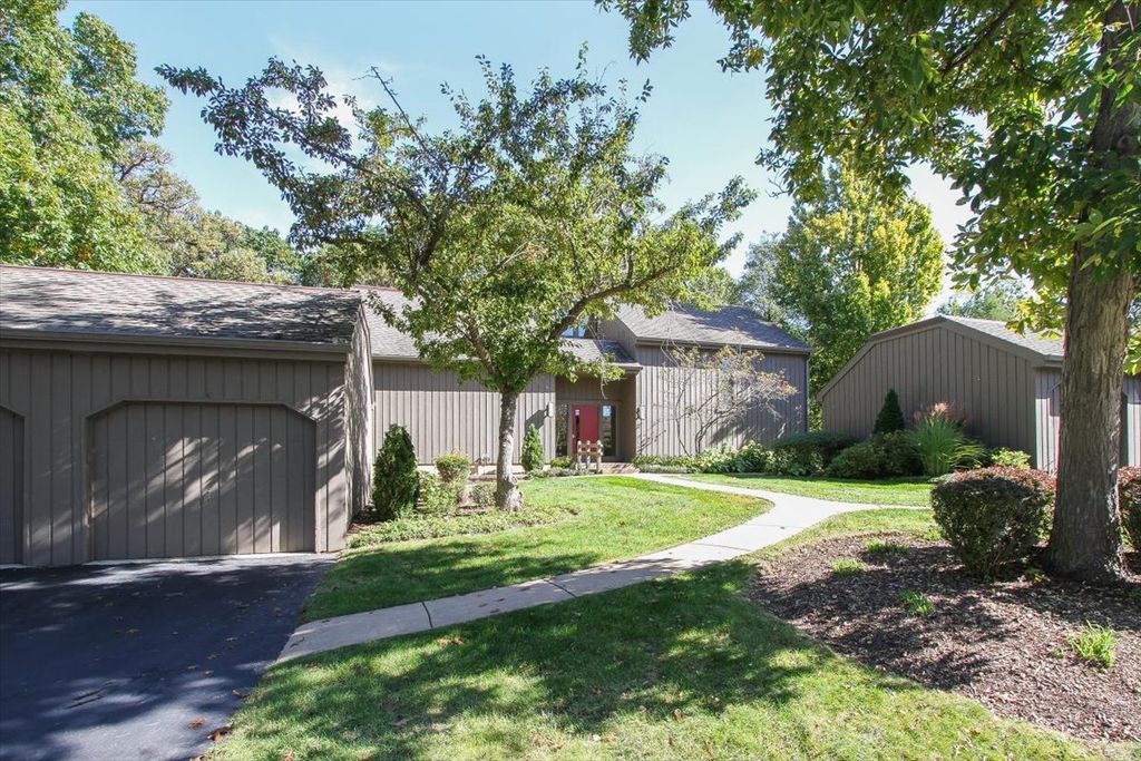 671C Old Barn Road, Lake Barrington, IL 60010 — exterior