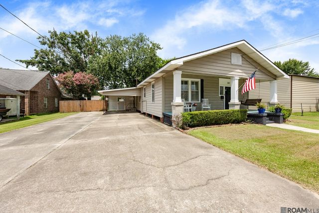 137 4th St, Port Allen, LA 70767