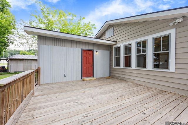 137 4th St, Port Allen, LA 70767