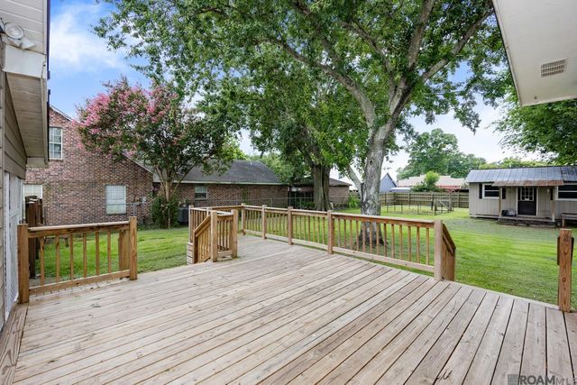 137 4th St, Port Allen, LA 70767