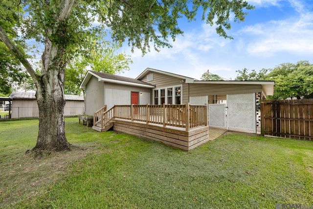137 4th St, Port Allen, LA 70767