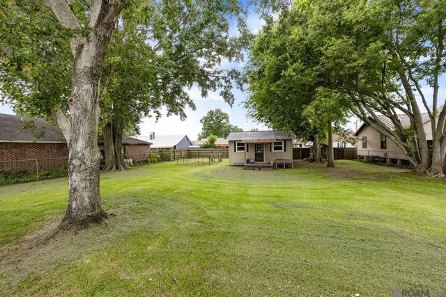 137 4th St, Port Allen, LA 70767