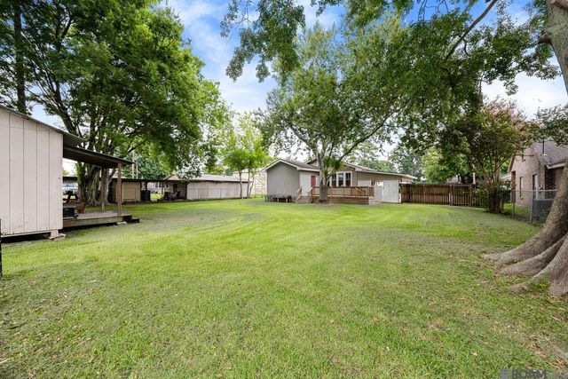 137 4th St, Port Allen, LA 70767
