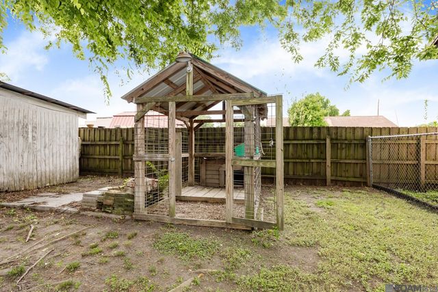 137 4th St, Port Allen, LA 70767