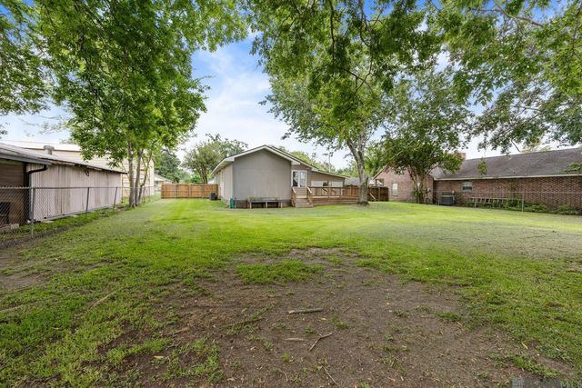 137 4th St, Port Allen, LA 70767