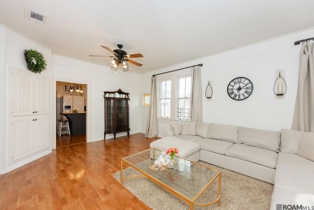 137 4th St, Port Allen, LA 70767