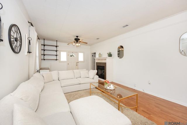 137 4th St, Port Allen, LA 70767