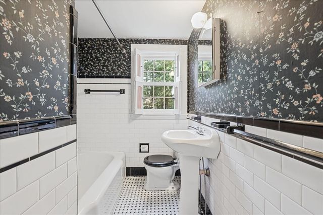 1036 High St, Westwood, MA 02090