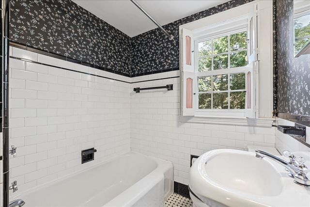 1036 High St, Westwood, MA 02090