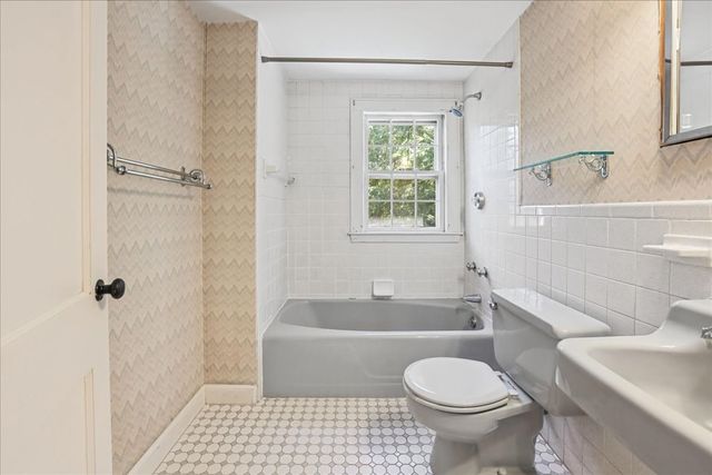 1036 High St, Westwood, MA 02090