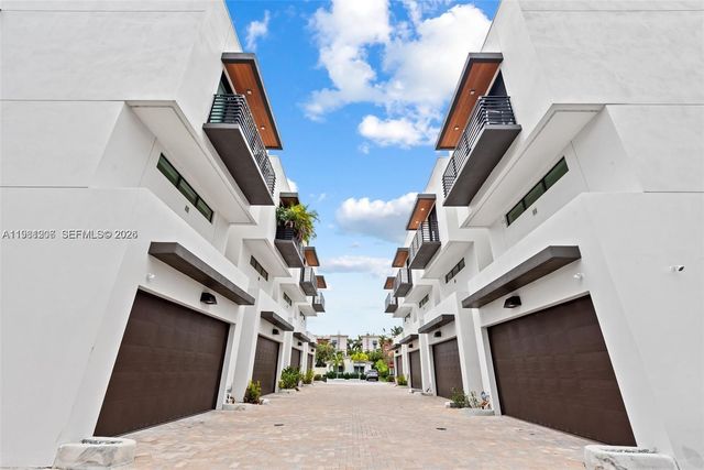 1056 N Victoria Park Rd, Fort Lauderdale, FL 33304