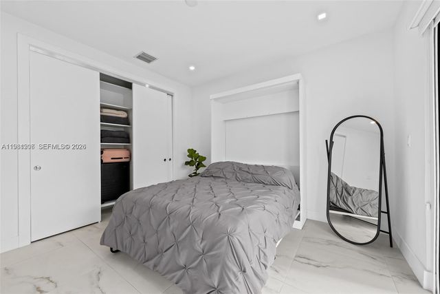 1056 N Victoria Park Rd, Fort Lauderdale, FL 33304